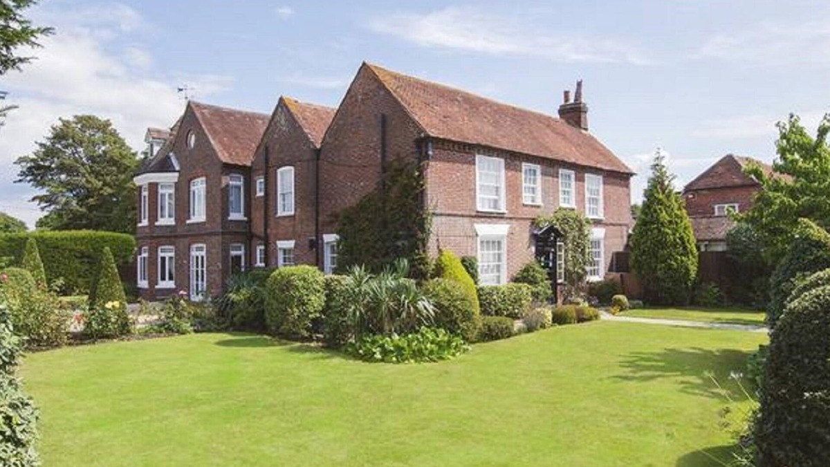 Hayling Island Hotel | The Newtown House Hotel