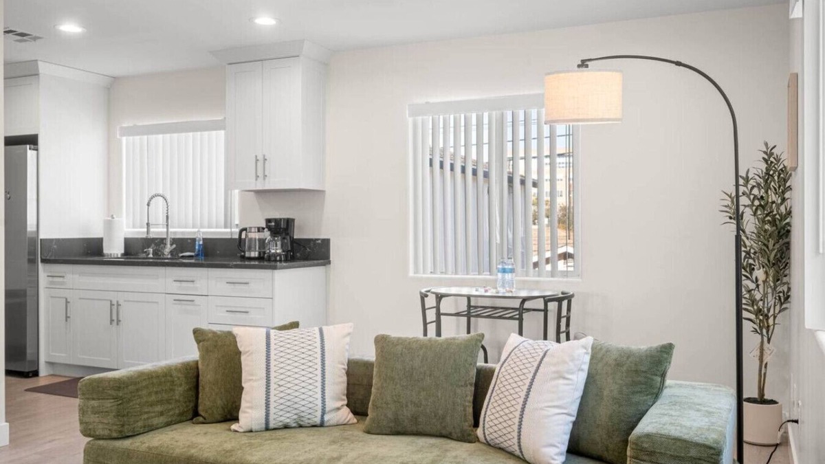 Burbank Apartment | The Niagara Haven Stayhouse