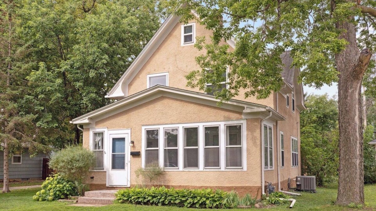 Richfield House | The Nightingale · King Bed | 5 min to MOA | 75 & 65 HDTV I Ping Pong