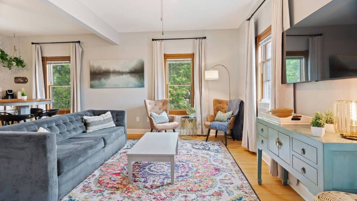 Hastings Apartment | The Nininger Apt - Walk to DT & River, King Bed