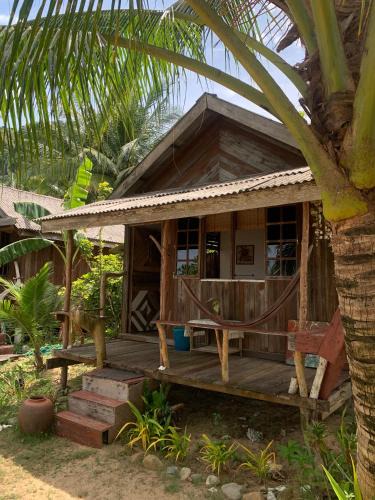 Tioman Island Bed & Breakfast | The Nipah Chalet