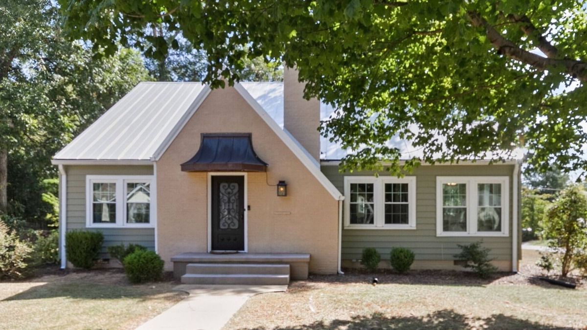 Northport House | The Nook - Beautiful Historic Home 2 Miles from UA Campus!