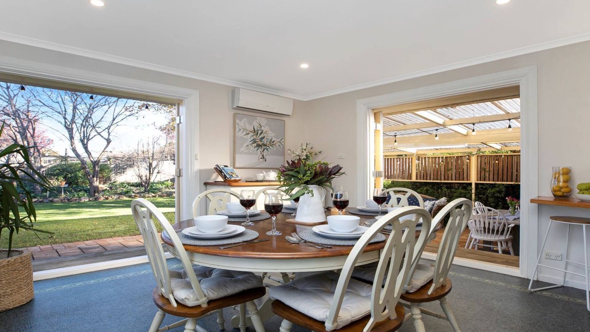 Bowral House | The Nook - centrally located