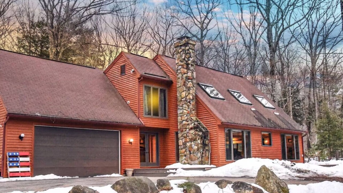 Birch Hill House | The North Woods Escape | 5BDRM, Hot Tub, Game Room