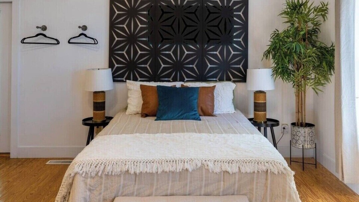 Valley Head Apartment | The Oak . A Spacious upscale King Studio Apt in Mentone