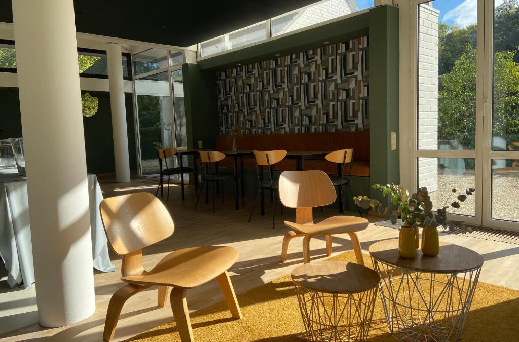 Wavre House | The Oak