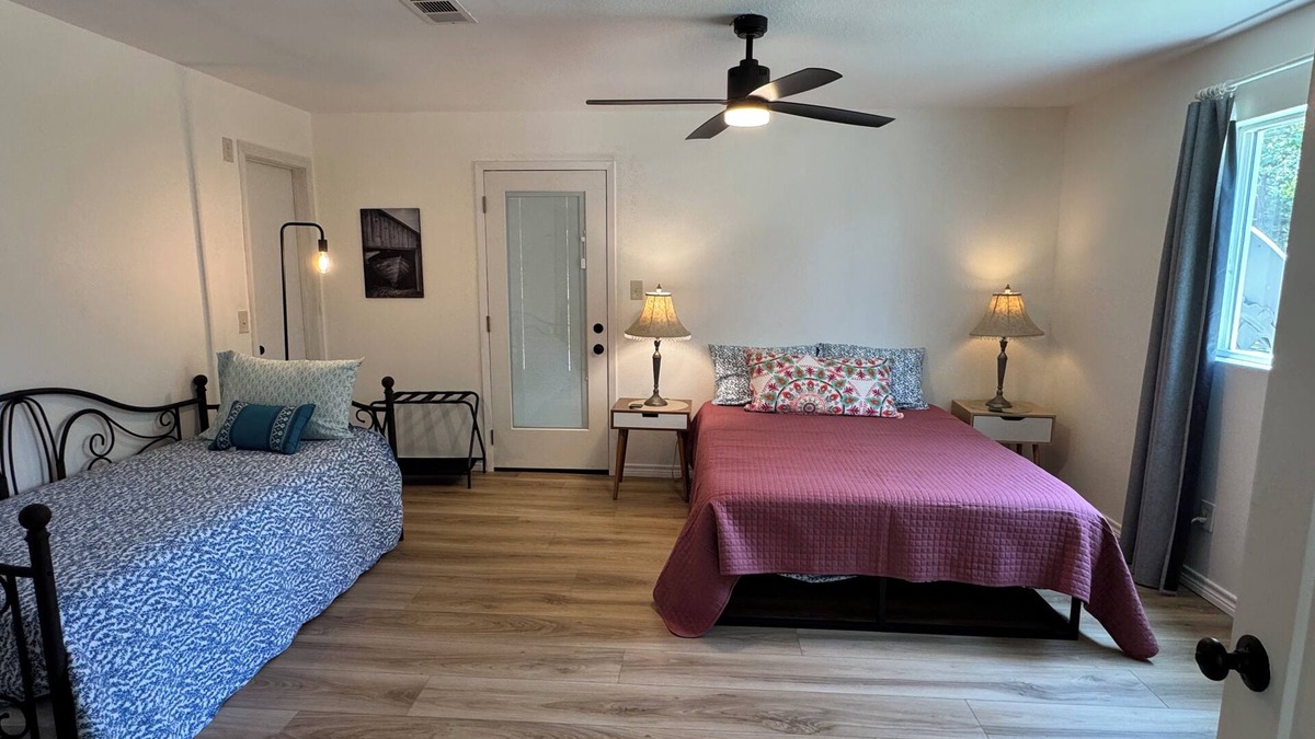 Murchison House | The Oak House with lake view. E. Tx , Tyler,Canton, Athens, areas. Private lake.