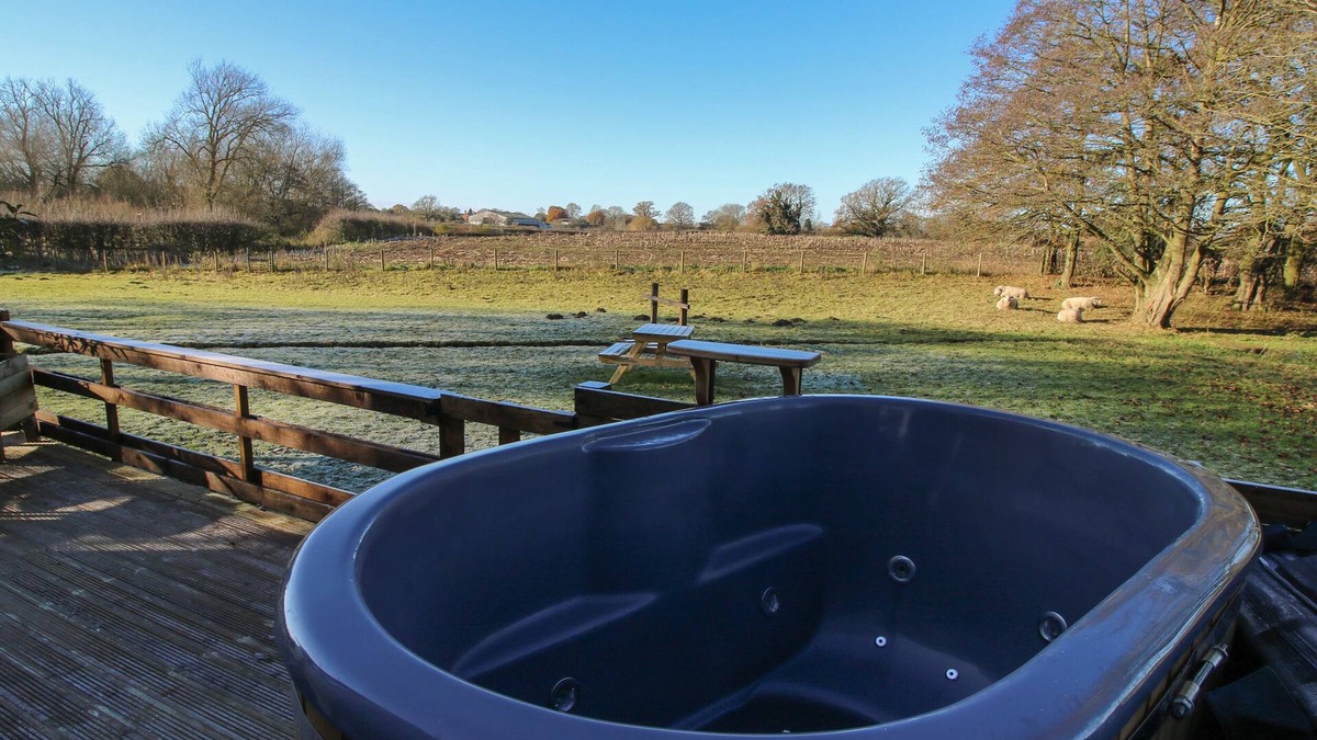 Whitchurch Cottage | The Oak Hut