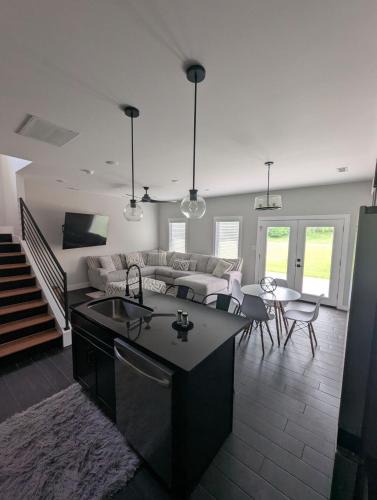 London House | The Oaks Of London Townhome