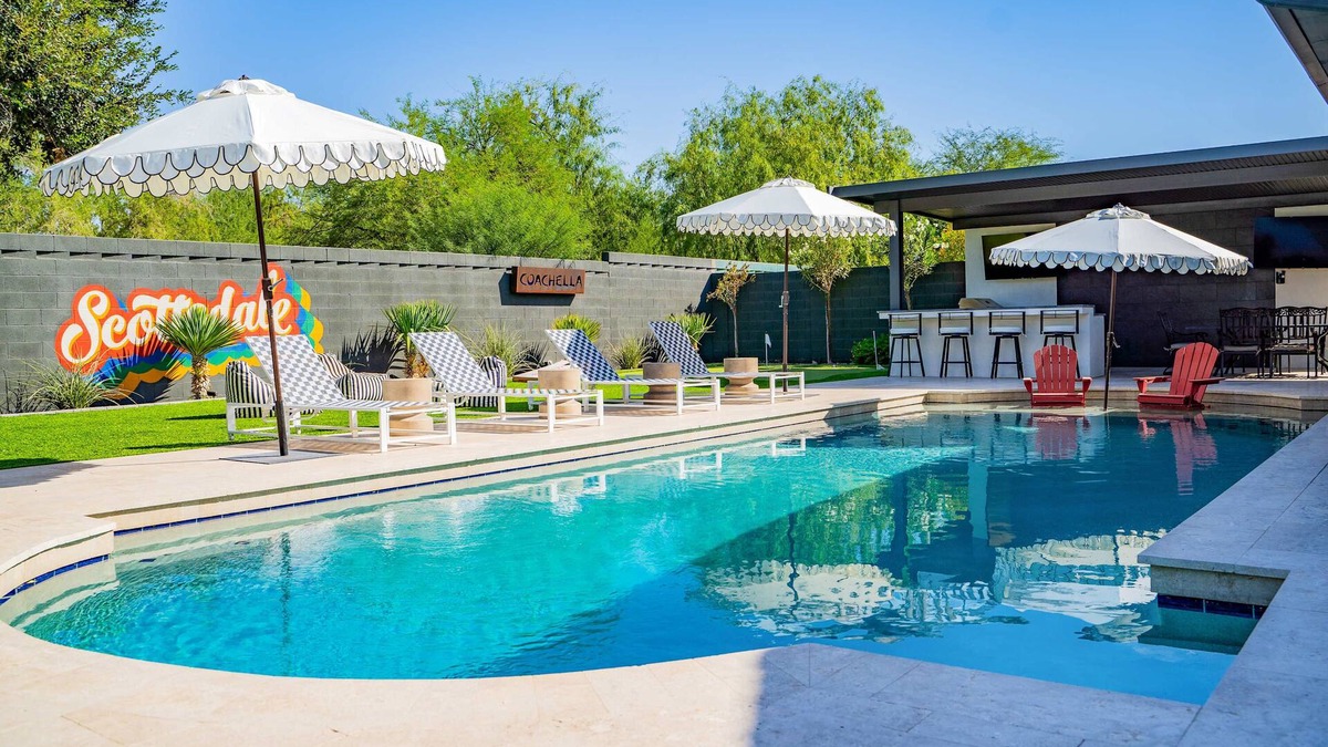 Scottsdale House | The Oasis: Luxe Heated Pool | Big Backyard | Outdoor Bar & BBQ for Large Groups