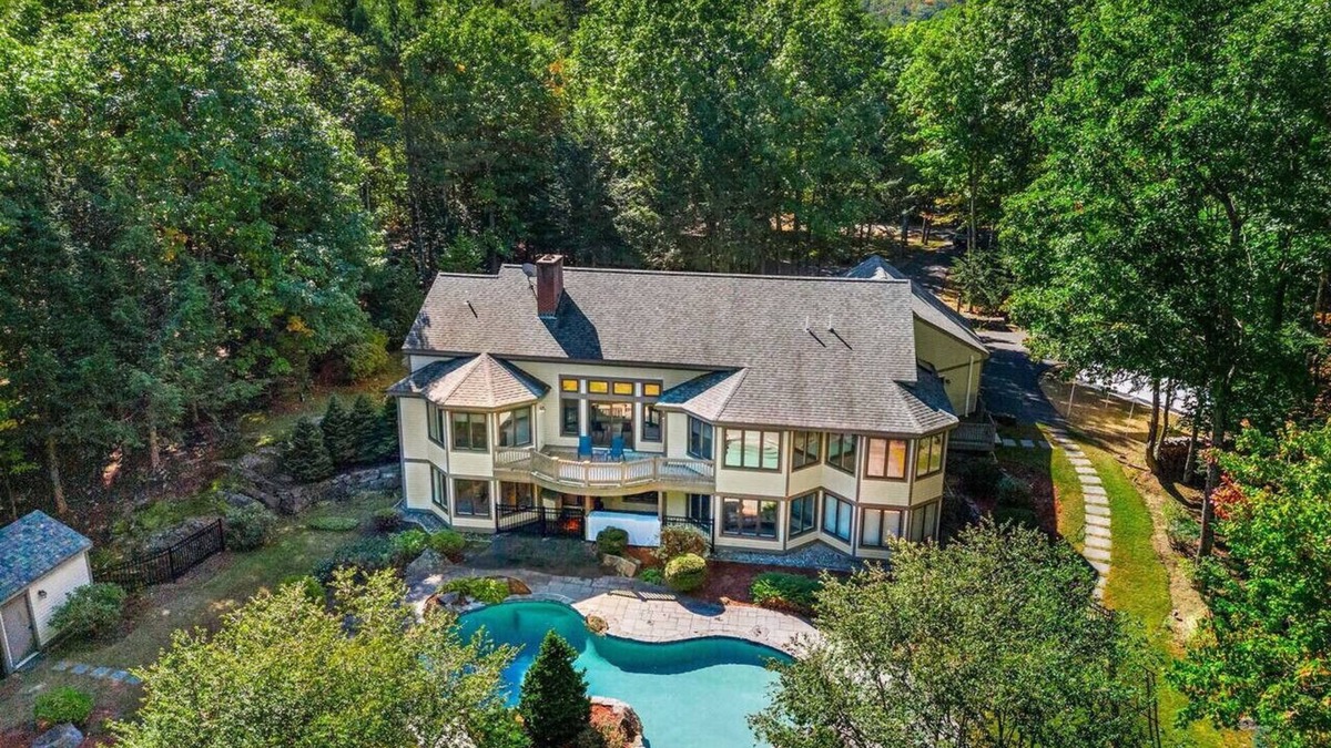 Gilford House | `The Oasis` Pool/Hot tub/Game-Room/Ski/Sleeps 18