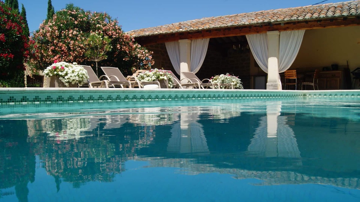 Entraigues-sur-la-Sorgue Villa | THE OLD MILL*, Authentic in PROVENCE with heated swimming pool