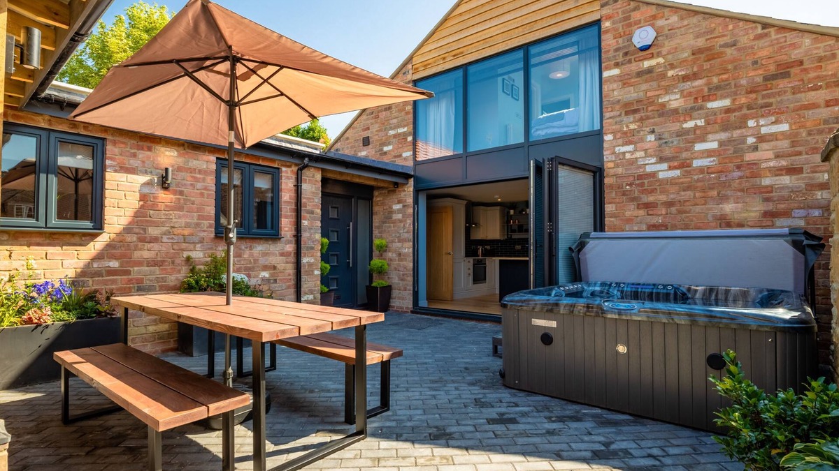 Moreton-in-Marsh Cottage | The Old Candle Shop - sleeps 4 guests in 2 bedrooms