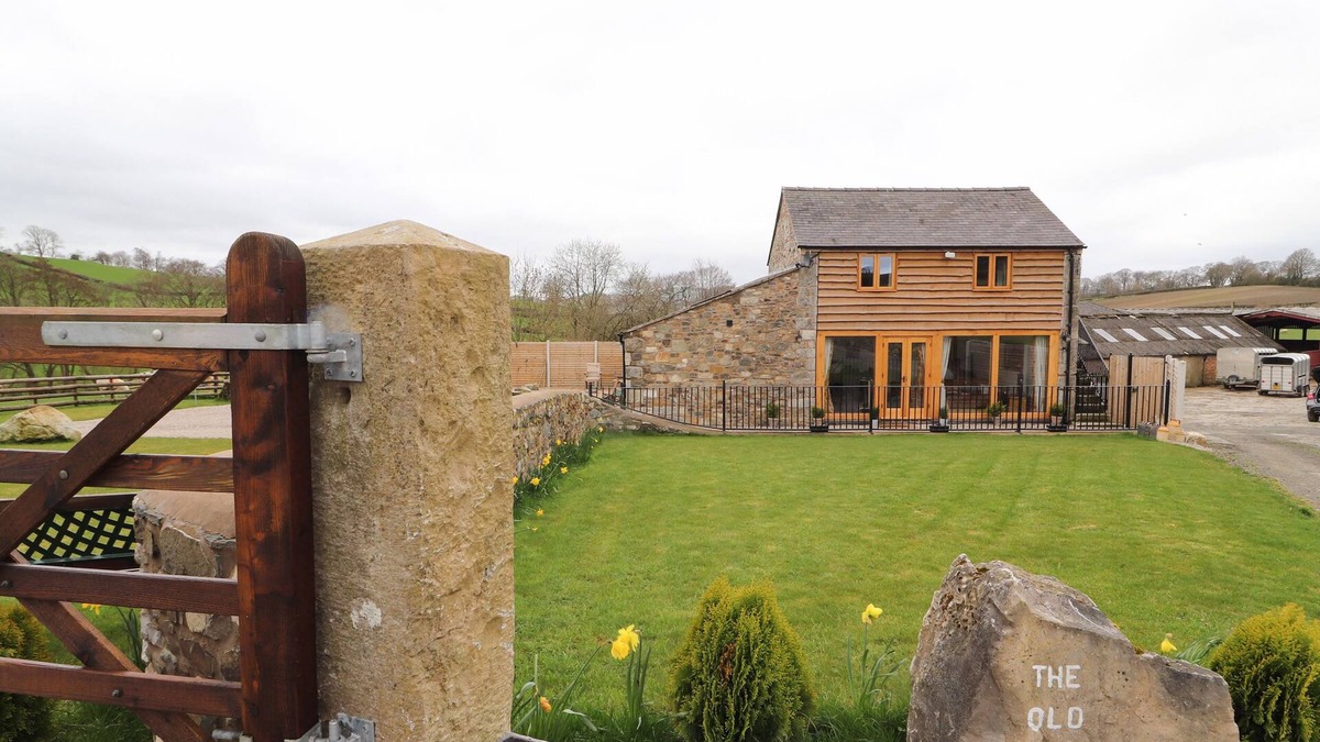 Oswestry Cottage | THE OLD CART HOUSE, family friendly, with a garden in Trefonen