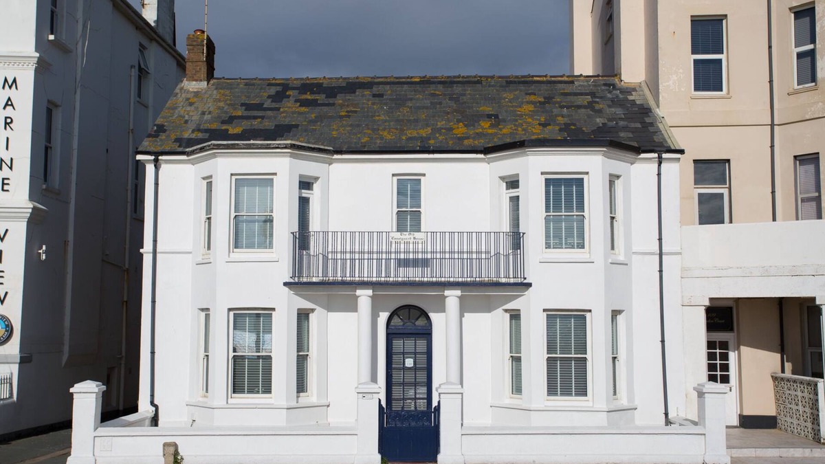 Worthing House | The Old Coastguards House