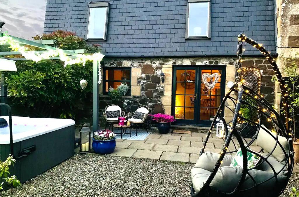 Cupar Apartment | The Old Dairy - Cosy Country Cottage with Hot Tub & Log Burner