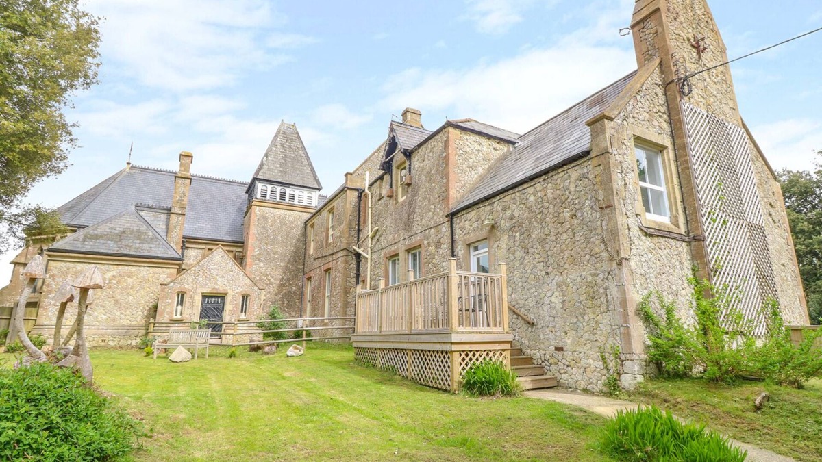 Totland Bay Cottage | THE OLD KITCHENS, pet friendly, with open fire in Totland