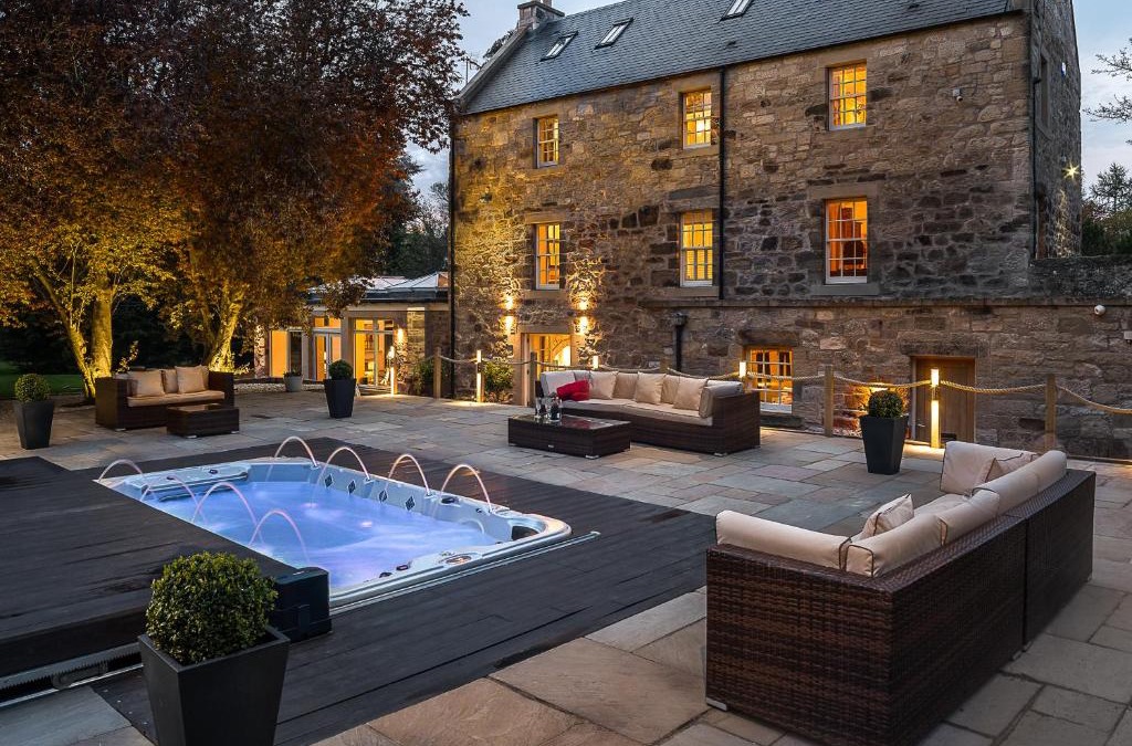 Dalkeith Villa | The Old Millhouse - Luxury Retreat with Sauna, Cold Plunge, Yoga & Swim SPA