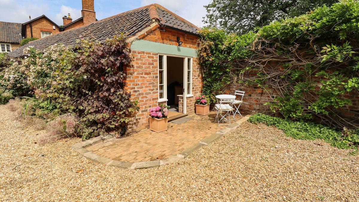 Knipton Cottage | THE OLD MOWER SHED, with a garden in Knipton