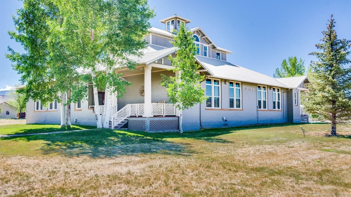Vernal Cabin | The Old School Lodge