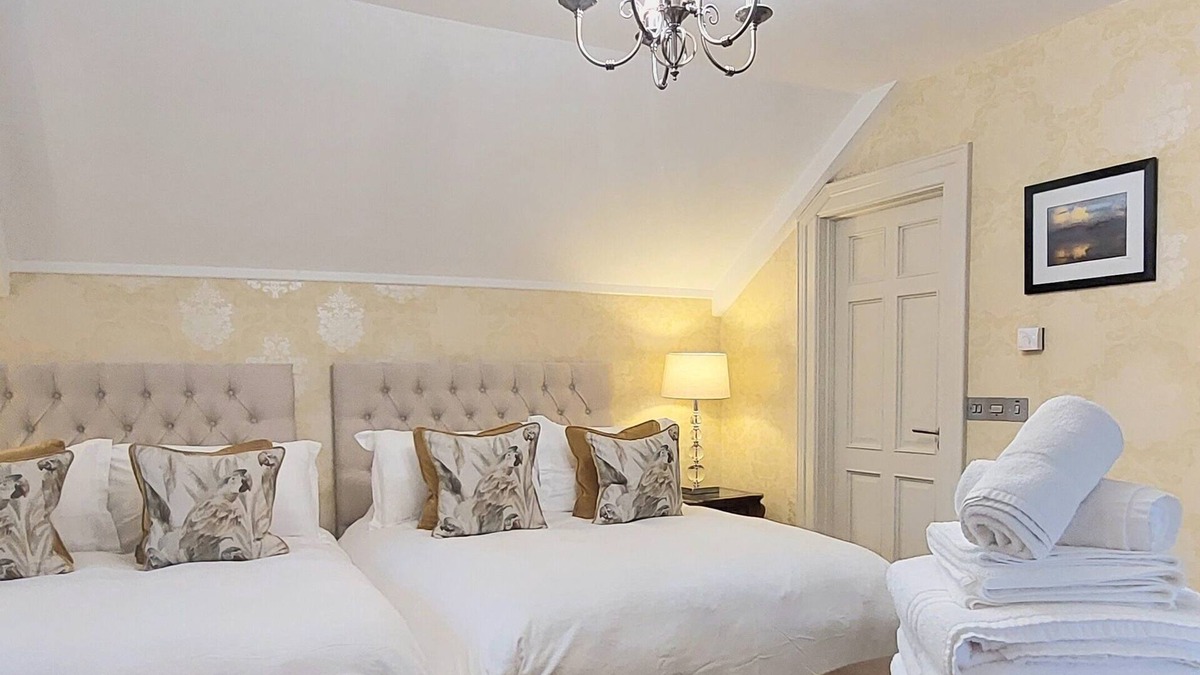 Dromod House | The Old Schoolhouse of Warren Lodge