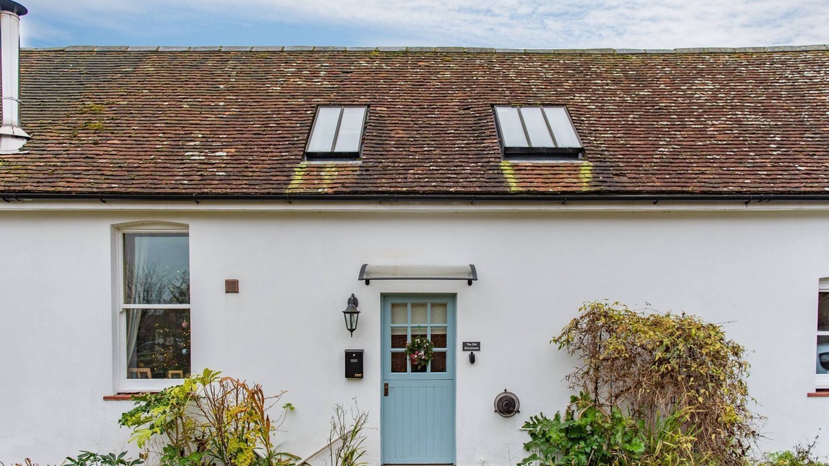 Waltham Cottage | The Old Schoolroom by Bloom Stays - sleeps 4 guests in 2 bedrooms