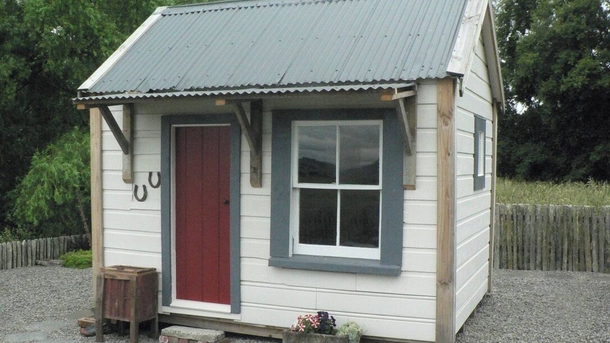 Opaki Cabin | The Old Shepherd