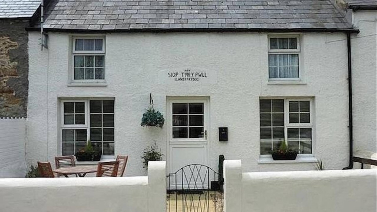 Rhosybol Cottage | "The Old Shop" - "A Hidden Gem” ideal location with superfast wifi- Pet Friendly