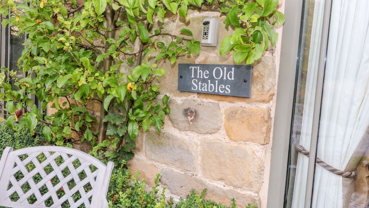 Kelstedge Cottage | THE OLD STABLES, family friendly, luxury holiday cottage in Ashover