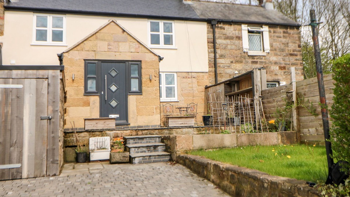 Holestone Moor House | THE OLD STABLES, pet friendly, character holiday cottage in Matlock