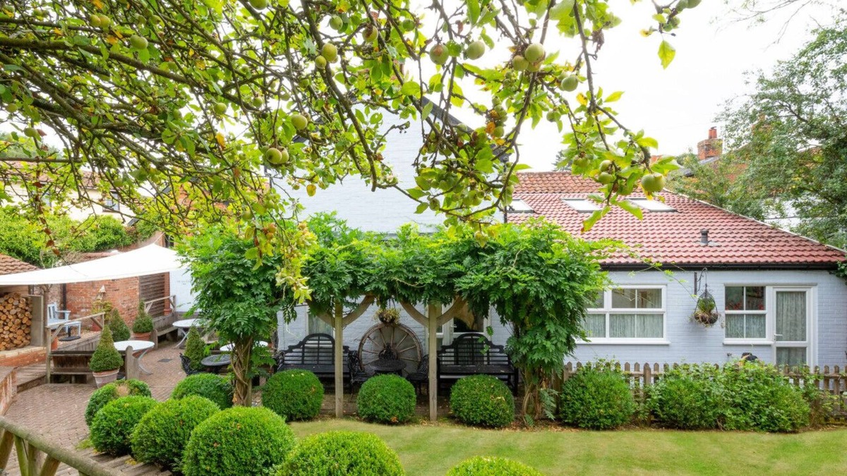 Ipswich House | The Old Stores - Three Bedroom House, Sleeps 4