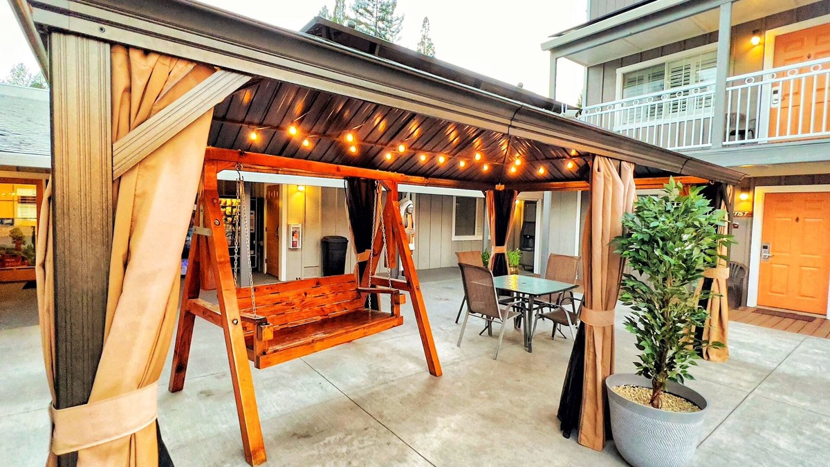 Willits Hotel | The Old West Inn