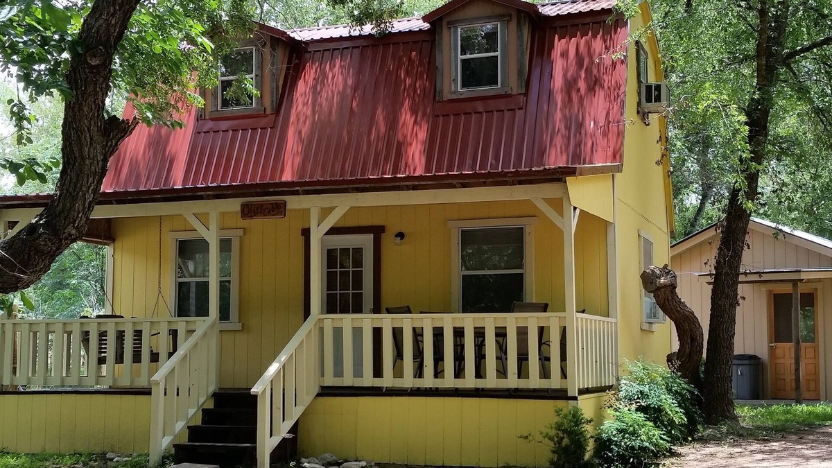 Fredericksburg Cabin | The Olive Cabin at Mendelbaum Winery Guest Cabins
