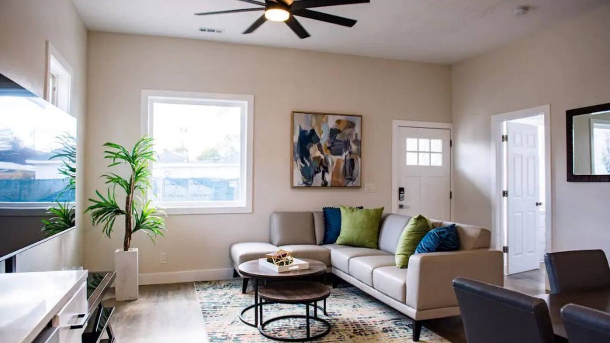 Midvale House | The Olive Den - Spacious New Remodel - Big Groups.
