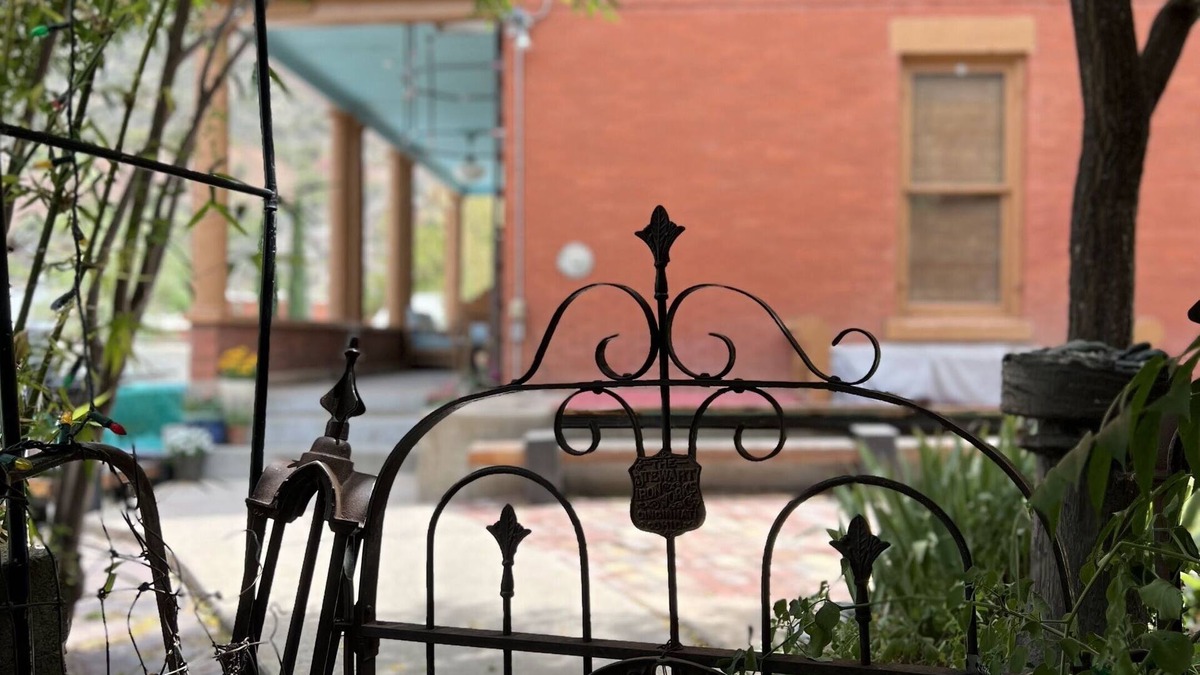 Bisbee Bed & Breakfast | The Oliver House - Adults Only
