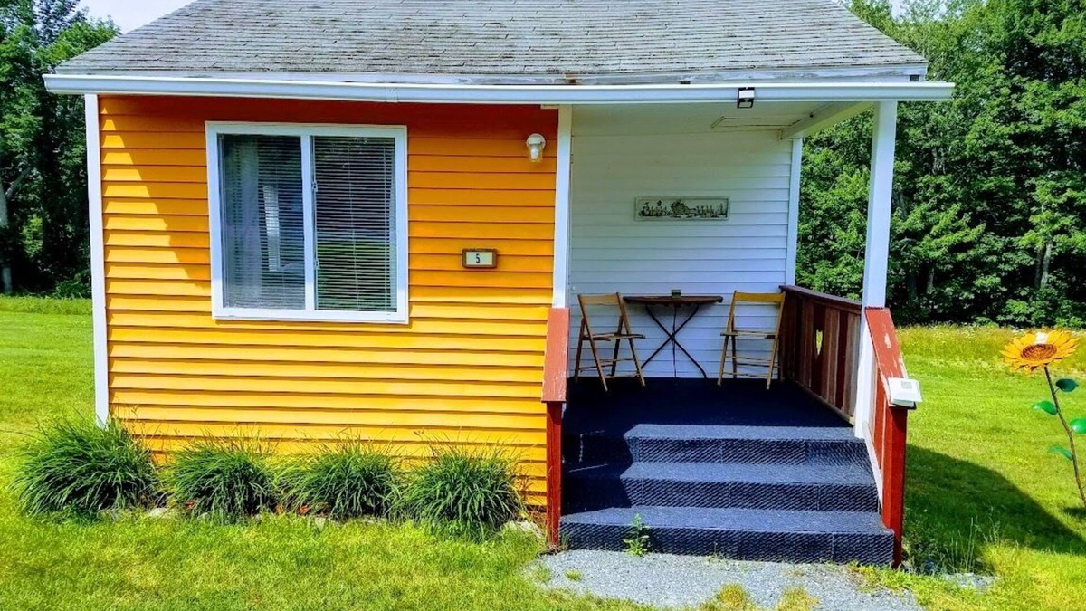 Ellsworth Cottage | The Orange Cottage @Twin Hills Cottages