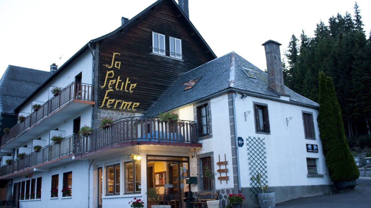 Besse-et-Saint-Anastaise Hotel | The Originals Relais, Auberge de la Petite Ferme