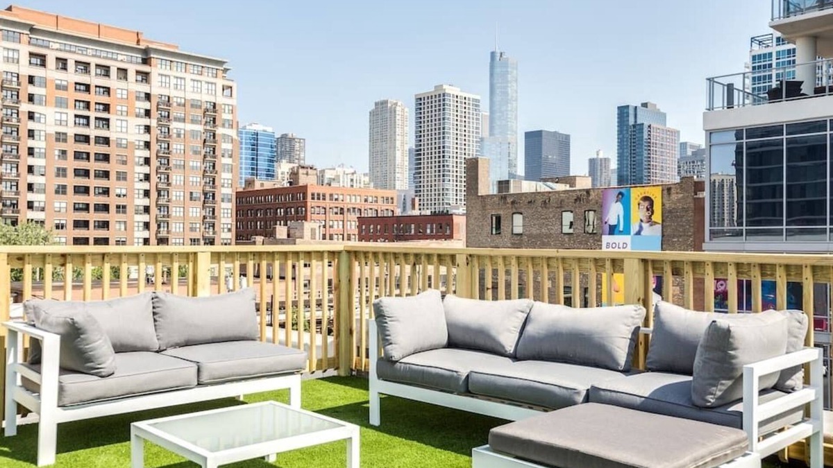 River North Apartment | The Orleans Floor 3 Private rooftop deck!