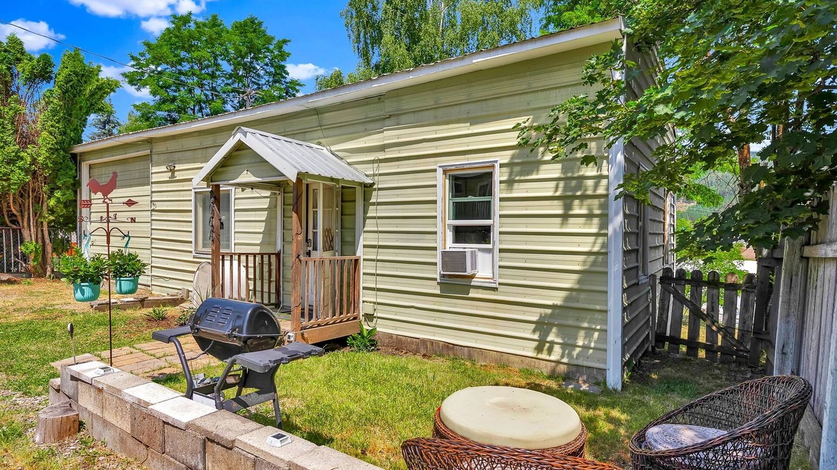 Kellogg House | The Outback: Kellogg’s Bargain Bungalow – Cozy & Affordable w/Hot Tub