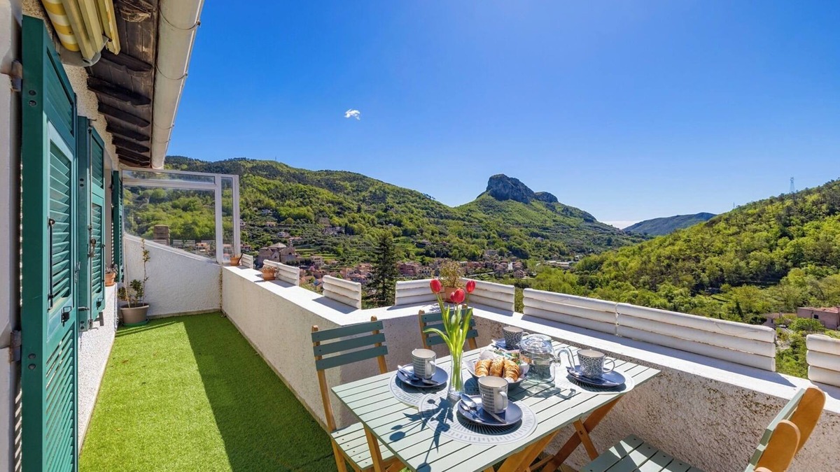 Calice Ligure Apartment | THE OUTDOOR ROOFTOP HOUSE