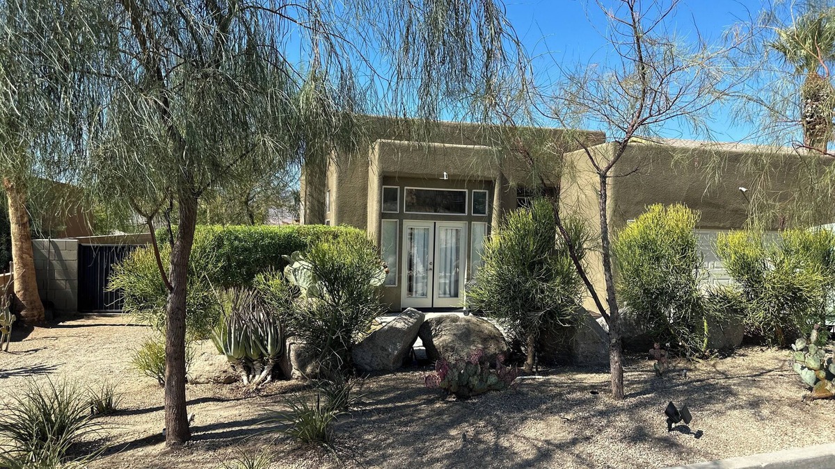 Desert Hot Springs House | The Outlaw Hideaway