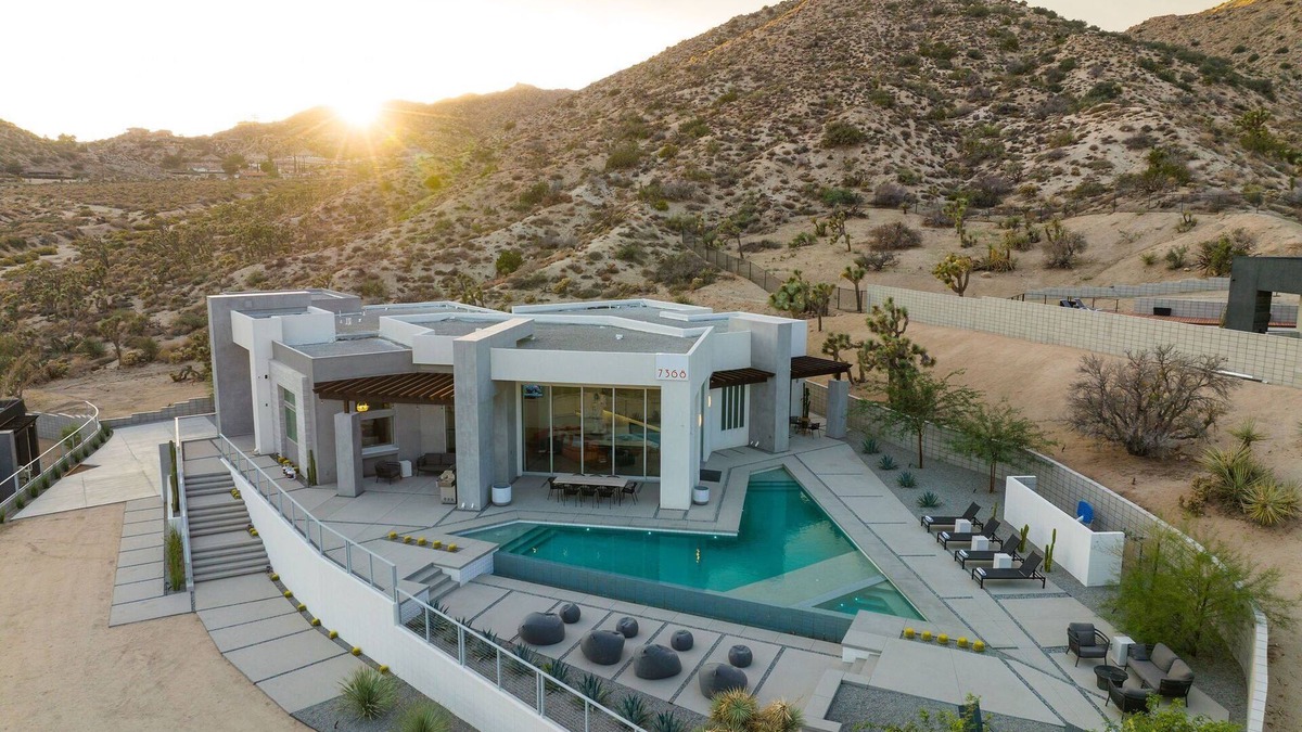 Yucca Valley House | The Overlook by Fieldtrip | 5 Bd Modern Luxury with Infinity Pool & Views