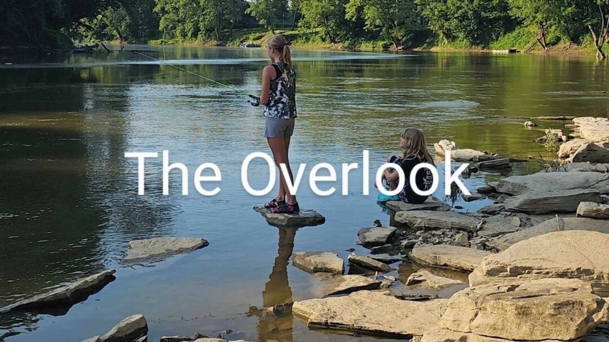 Williams House | The Overlook. Cozy 1-bedroom on the banks of the Beautiful White River