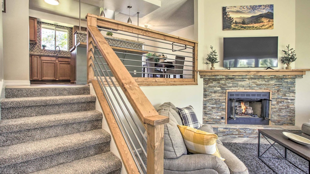 Nine Mile Falls Apartment | The Overlook Gem: Stunning Views & Serenity Awaits