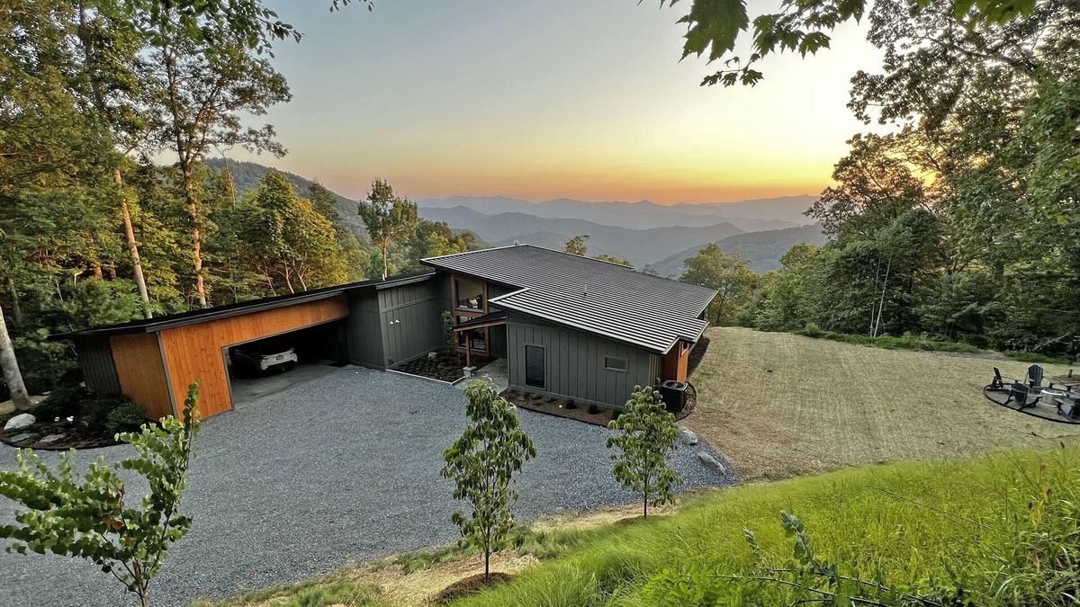 Bryson City House | The Overlook- Modern Elegance, near downtown Bryson City, amazing sunset view