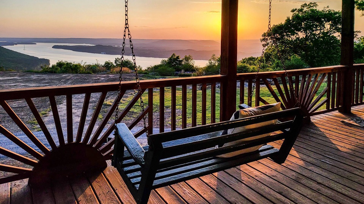 Section Cabin | THE OVERLOOK on the Brow!
