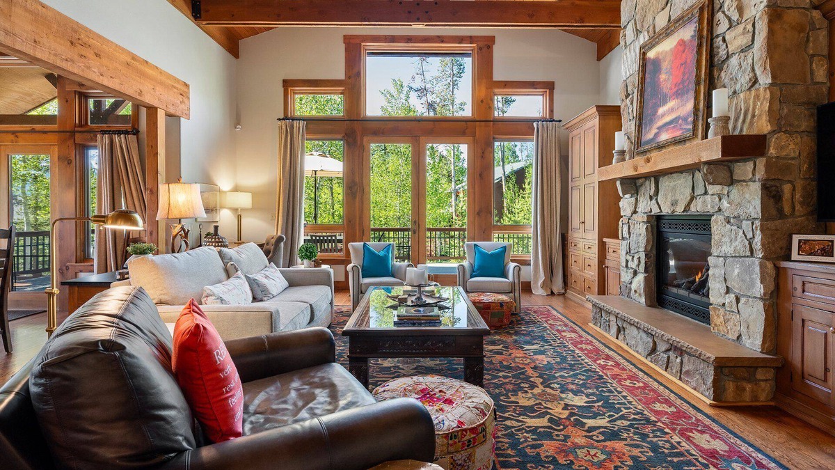 Elk Court Cabins House | The Owl's Nest | Game Room | Private Hot Tub | Luxury Mountain Lodge