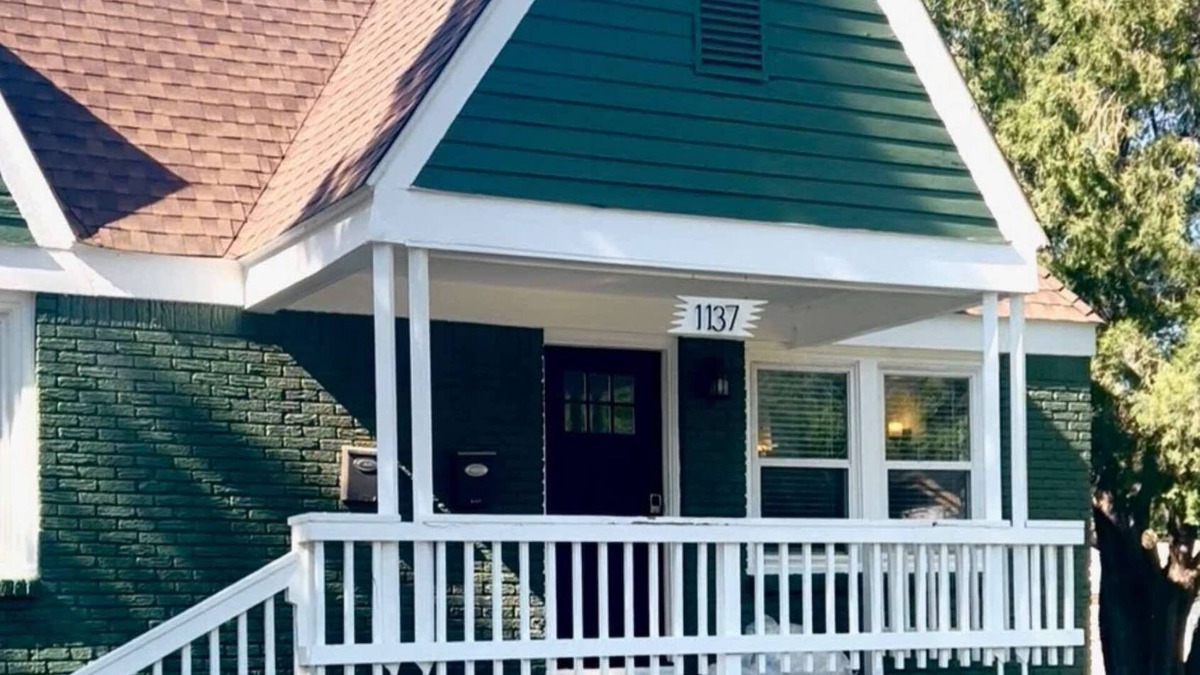 Helm Farm House | The Oxford Tolkien Uptown OKC - Beautiful Home and Updated Kitchen