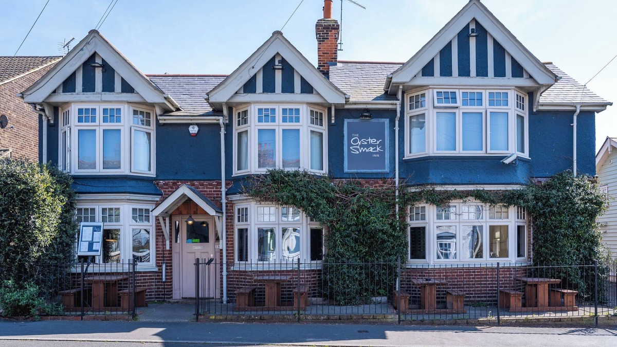Burnham-on-Crouch Hotel | The Oyster Smack Inn