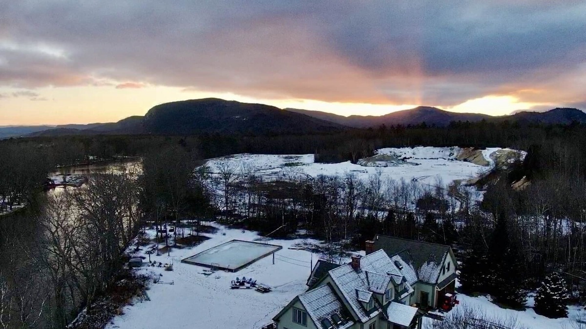 Bethel House | The Paddle House: Riverfront, Rafts, Ultimate Game Room, Hot Tub, Yard Games!